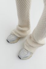 Axel Arigato オフホワイト センスフレアパンツ - 画像 (4)