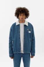 アクセル アリガト ブルー ストーンウォッシュ クルー パデッド デニム ジャケット